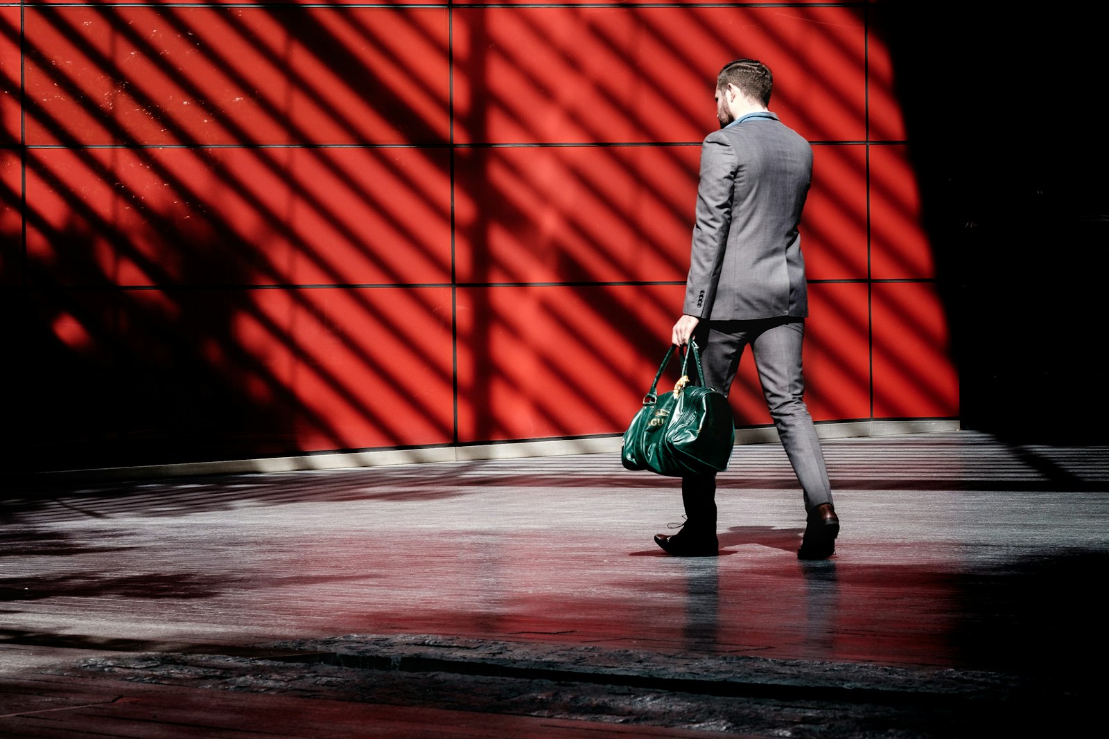 سعودی عرب 2025 میں انفرادی سرمایہ کار اور غیر ملکی کمپنی کے درمیان فرق
